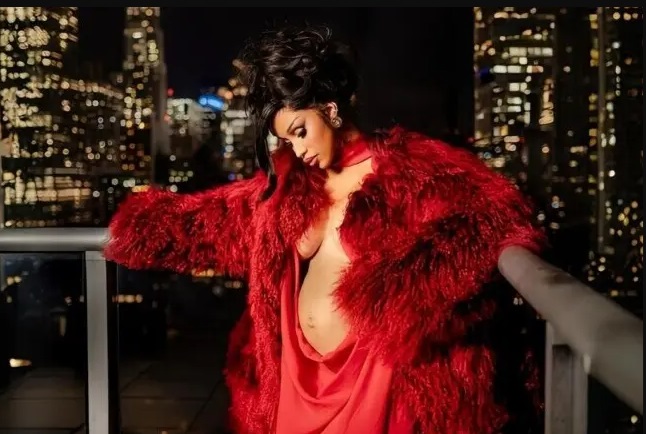 Cardi B anuncia embarazo de su tercer hijo; pide divorcio a Offset