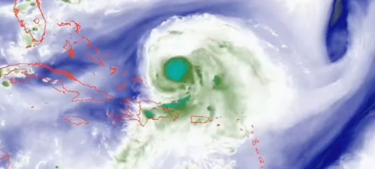 Huracán Ernesto continúa alejándose sobre aguas del Atlántico norte