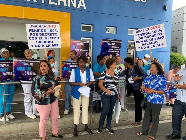 Gremios de enfermería realizan «gran plantón» en hospitales del Gran Santo Domingo