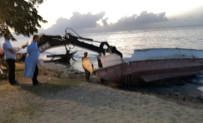 Hallan dos osamentas de africanos en playa de provincia Espaillat