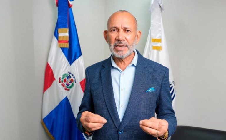 Inabie solicita a PGR investigar compañía suplidora por comercialización de zapatos escolares gratuitos