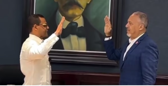 Juramentan a Joel Martínez como alcalde interino de La Vega