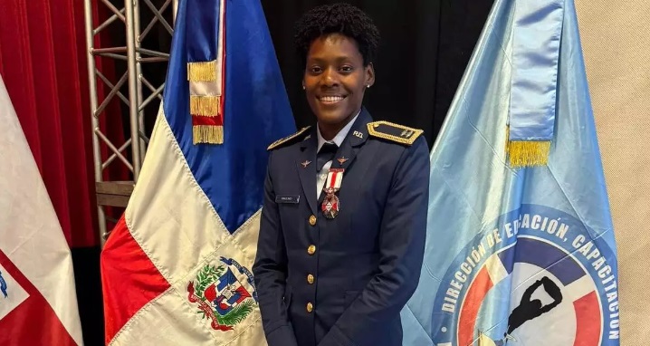 Marileidy Paulino y otros atletas olímpicos son ascendidos de rango en la Fuerza Aérea Dominicana