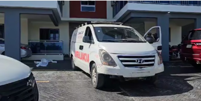 Policia interroga esposo de mujeer que se lanzó de un cuarto piso junto a su hijta de dos años