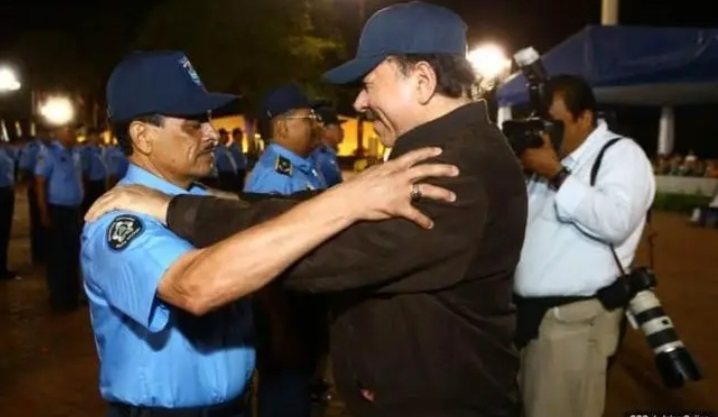 Policía de Nicaragua detiene al jefe de escoltas del presidente Ortega por “desobediencia»
