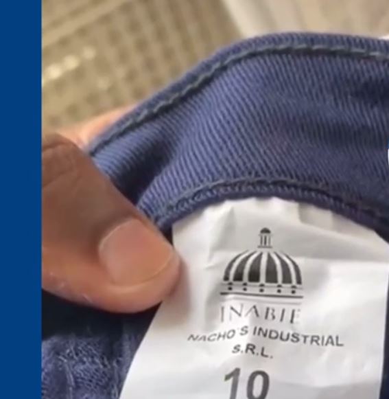Tienda china en Guerra vende pantalones de los que distribuye el Inabie