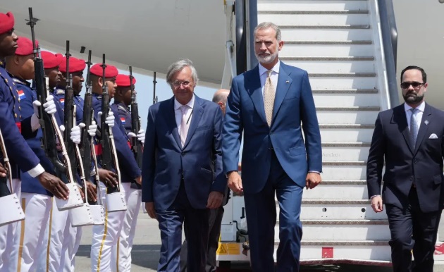 Rey Felipe VI llega al país para la juramentación de Luis Abinader