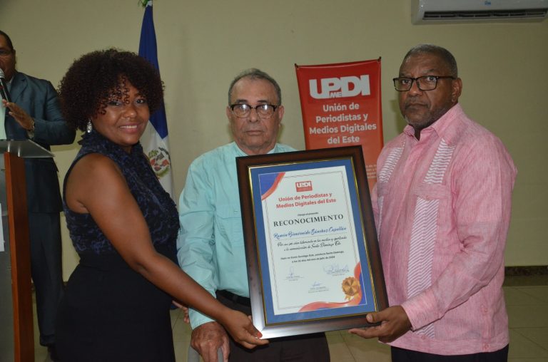 Upmedi reconoce a periodistas y comunicadores de Santo Domingo Este