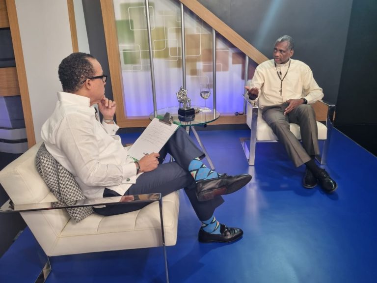 Entrevista- Padre Wilfredo Montaño: «Critico vayan a modificar la Constitución; los barrios son una “bomba de tiempo”