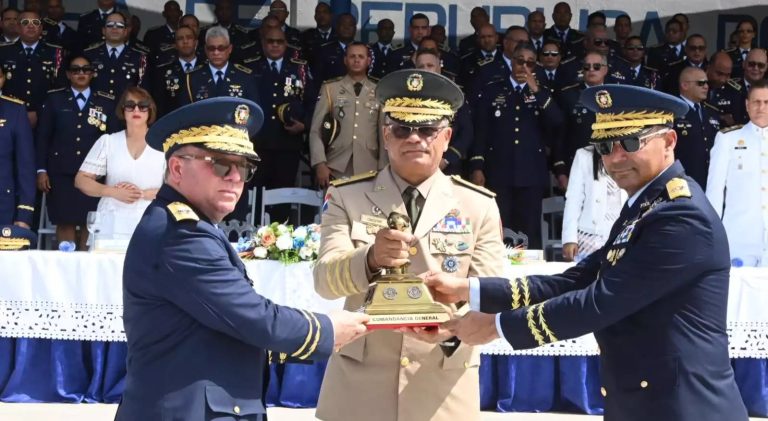 Ministro de Defensa posesiona nuevos comandantes generales del Ejército y la Fuerza Aérea