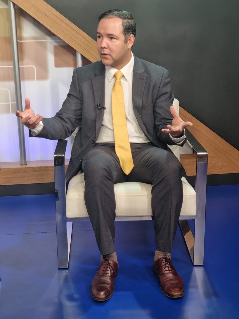 Entrevista: Johnny Pujols: “Abinader miente al país; PLD defenderá al pueblo de este mal gobierno, todo lo arrabalizan”