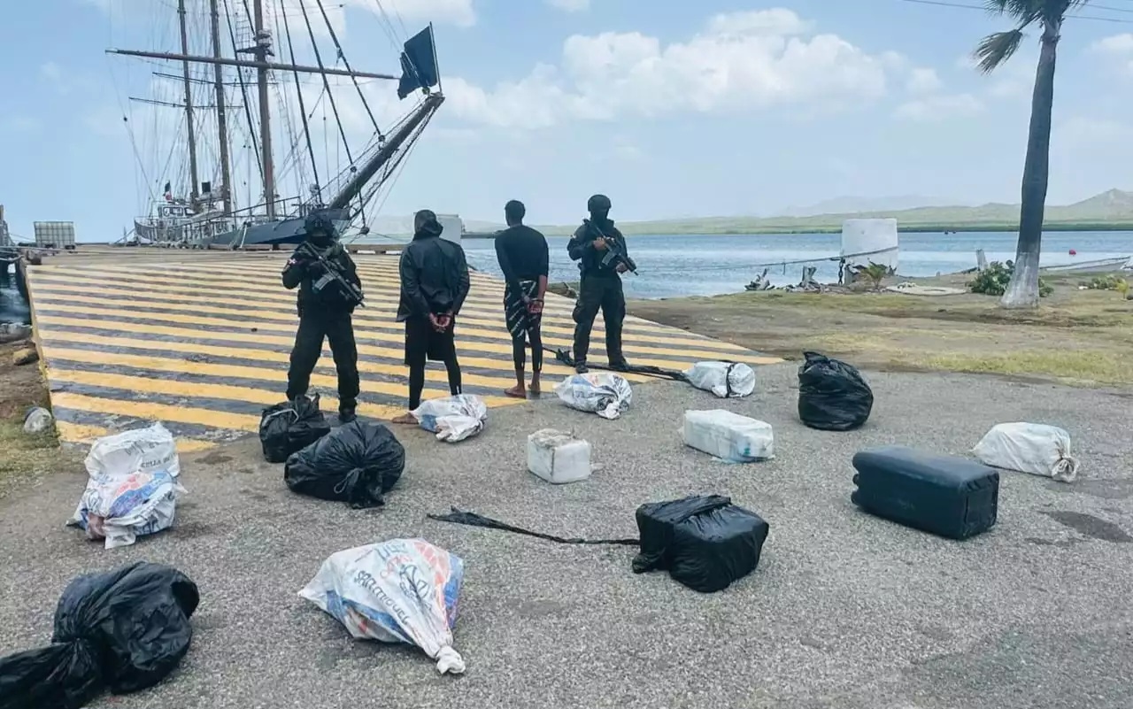 DNCD apresa dominicano y venezolano en lancha con 400 paquetes de cocaína