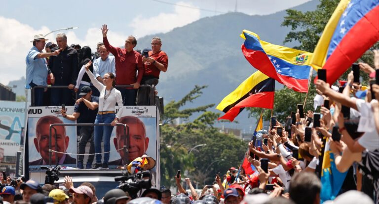 Bloque opositor convoca a protesta contra fallo judicial que convalida victoria de Maduro