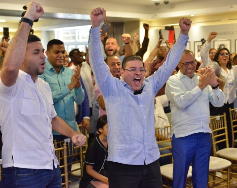 Ya están hechos los cheques para los boxeadores dominicanos Cristian Pinales y Yunior Alcántara