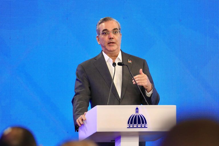 Abinader revela buscaba “fusionar” a las Direcciones de Compras y Contrataciones y Alianza Pública-Privada”