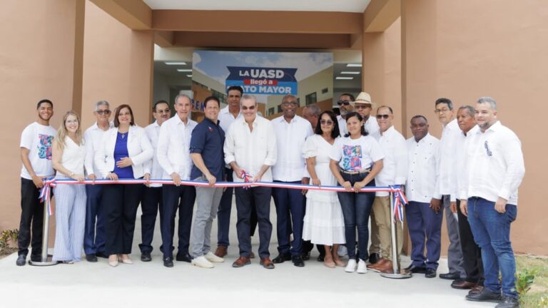 Luis Abinader inaugura nuevo centro regional de la UASD