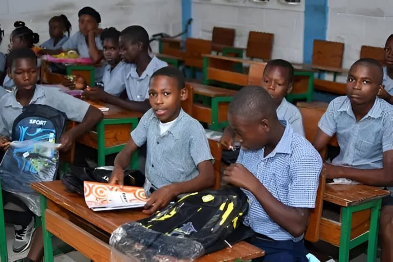 Entre amenaza de bandas armadas, Haití prepara inicio del año escolar