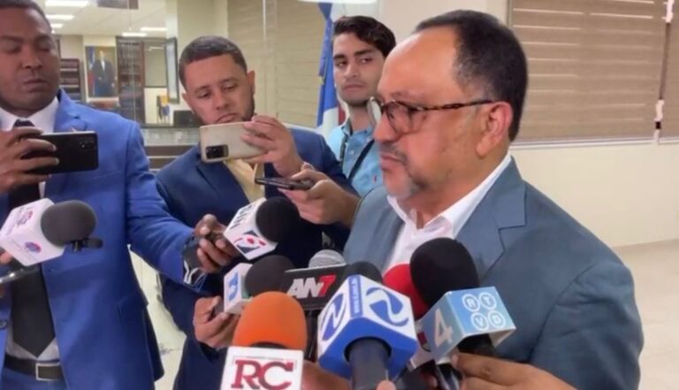 Consultor jurídico no descarta se produzca acuerdo sobre reducción de diputados en modificación constitucional