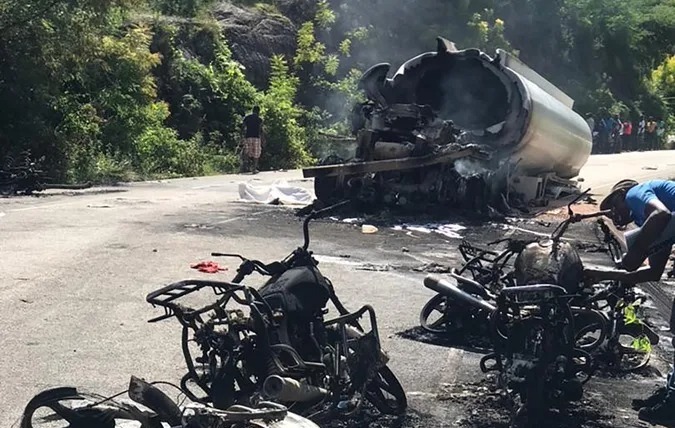 Suben a 20 las víctimas mortales tras explosión de camión cisterna en Haití