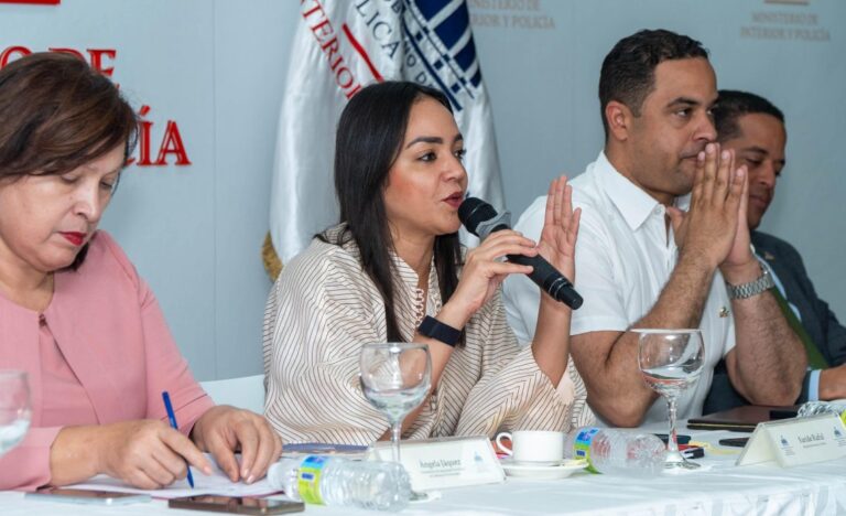 Ministra de Interior y Policía insta a las gobernadoras a trabajar por la paz y la seguridad ciudadana