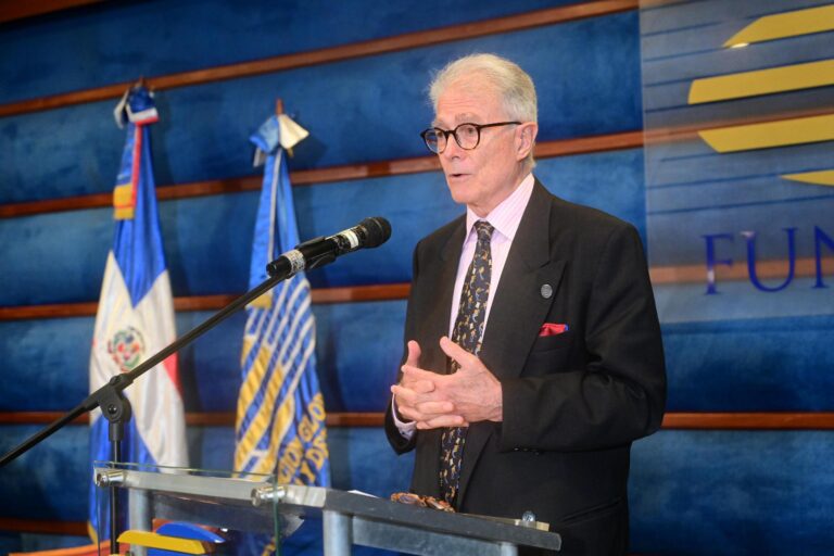 Javier del Rey Morató dicta conferencia en Funglode sobre “la teoría lúdica de la comunicación política”