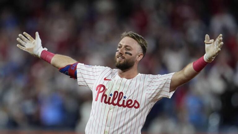 Filis vencen a Rays con sencillo de Clemens