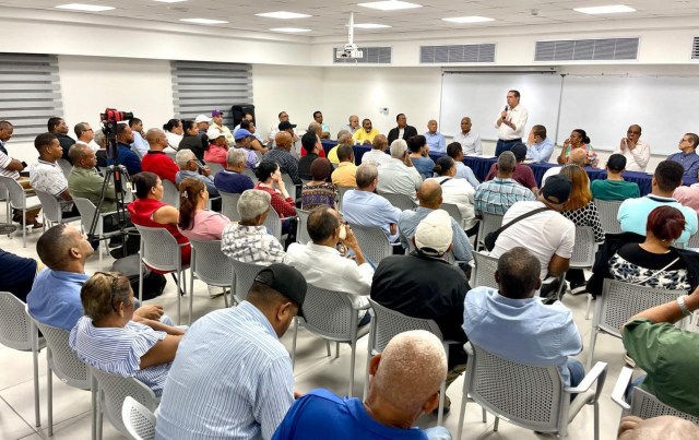 Francisco Javier pide a Abinader desistir reforma constitucional y concentrarse en males del país