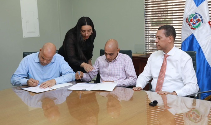 Guido Gómez integra al Indotel personas con discapacidad y reafirma compromiso con ley de inclusión laboral