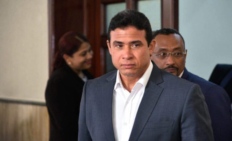 Quitan prisión domiciliaria y grillete al general Cáceres, del caso Coral