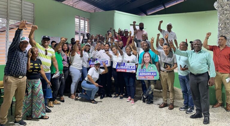 Adhamilka Espinal recibe amplio respaldo de docentes en recorridos por el sur del país