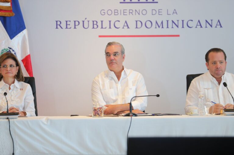 Presidente Abinader anuncia nuevas obras para SDE