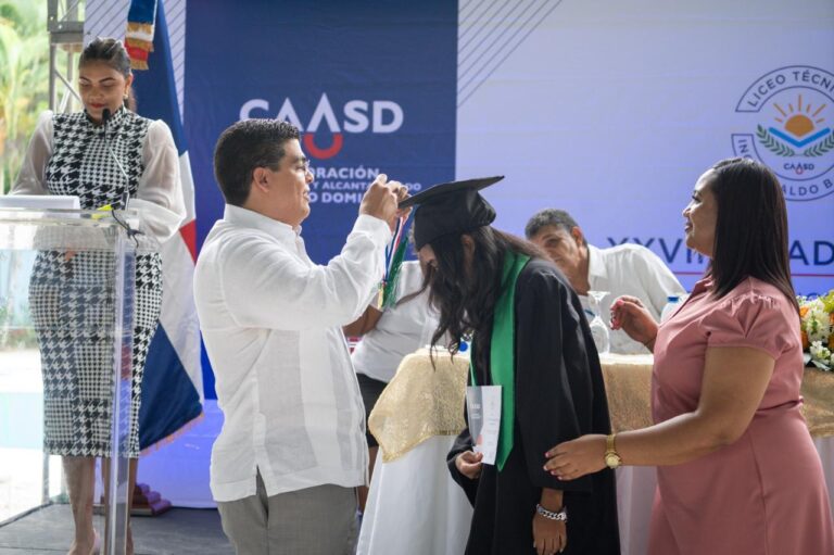 Liceo de la CAASD gradúa a 29 bachilleres técnicos en control de procesos ambientales