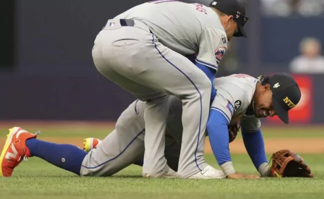 Lindor pega jonrón al inicio de la 9na para cortar sin hit de Francis y Mets derrotan 6-2 a Azulejos