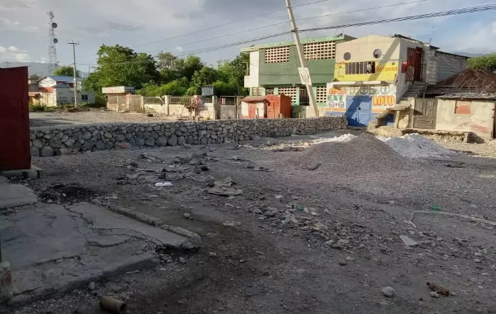 Banda de los 400 Mawozo inicia construcción de doble muro en la ruta nacional