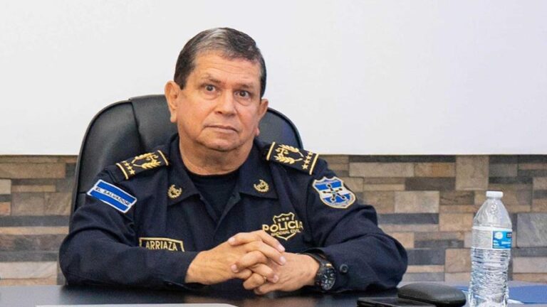 Mueren al estrellarse helicóptero el director de la Policía salvadoreña y un exbanquero prófugo
