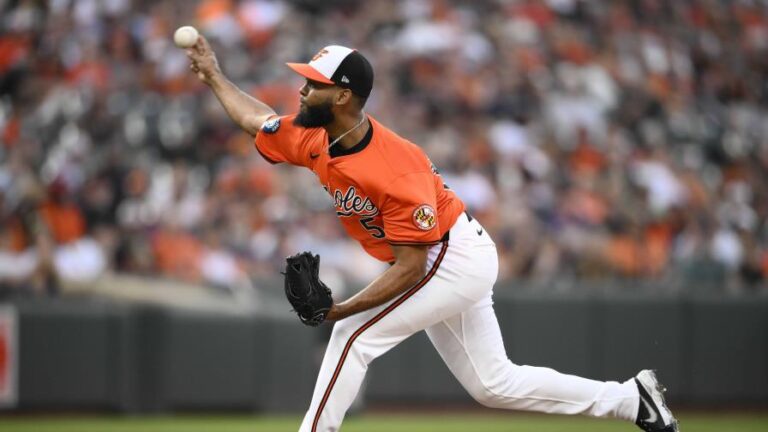 Seranthony Domínguez salva su noveno partido, en victoria de Orioles sobre Rays