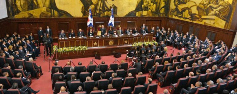Reportaje- Miembros Comisión Bicameral reforma constitucional se quejan por ausencias de funcionarios invitados