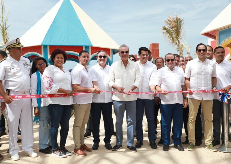 Presidente Abinader inaugura segunda fase del Puerto Cabo Rojo y el acueducto que beneficiará ocho mil habitaciones del área turística