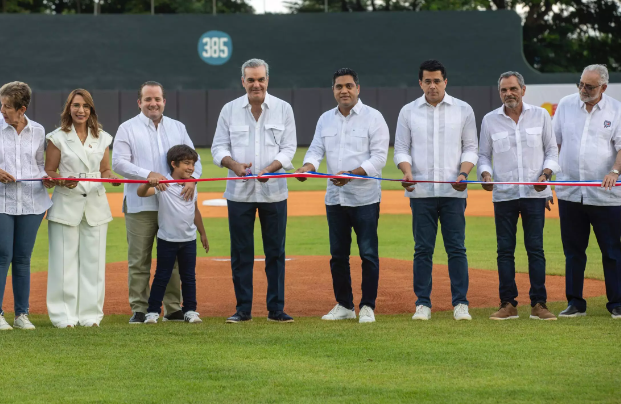 Presidente Abinader entrega de remozado Estadio José Briceño de Puerto Plata luego de décadas de abandono
