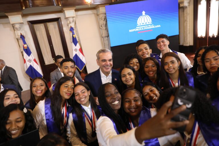 Gobierno anuncia plan de construcción y remozamiento de 49 espacios deportivos en el GSD