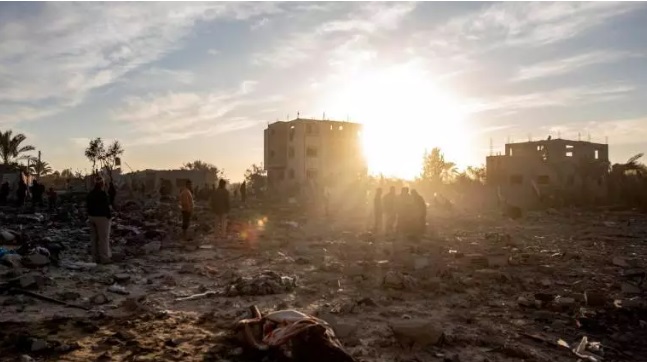 Al menos 55 muertos en un bombardeo de Israel contra un edificio en el norte de Gaza