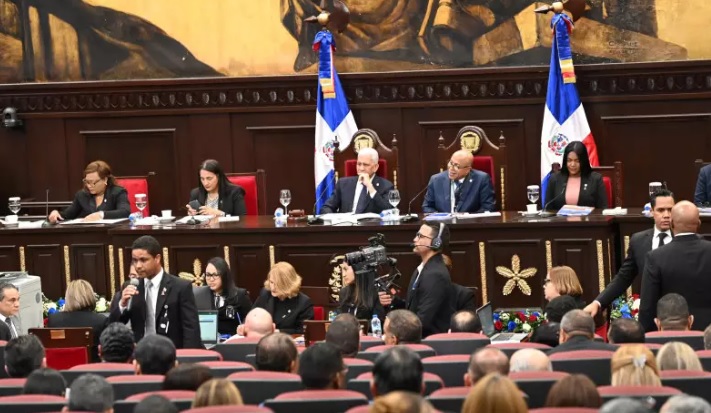 Asamblea Nacional Revisora da lectura a la nueva Constitución dominicana; continuará este domingo
