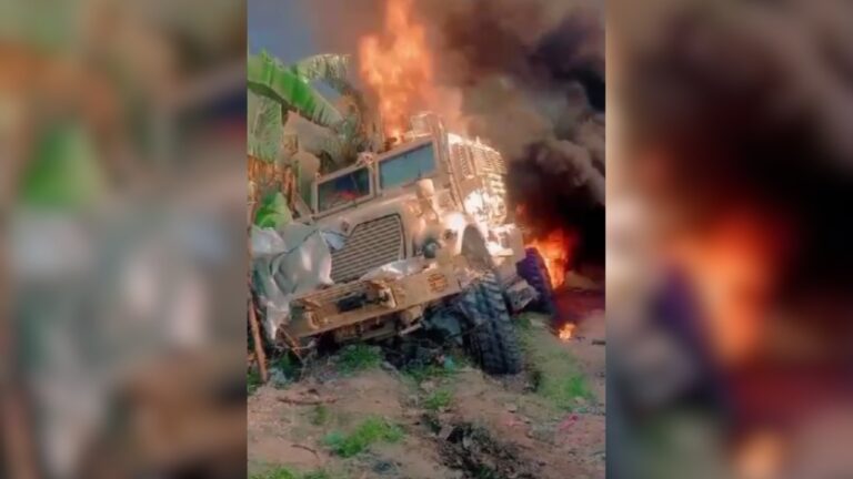 Pandilleros haitianos atacan e incendian vehículo blindado de la misión policial de Kenia