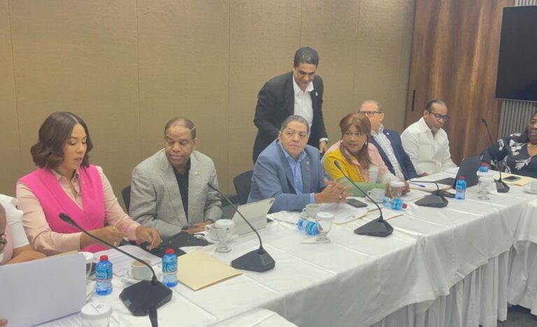 Diputados se reúnen en comisión para empezar a estudiar la reforma fiscal