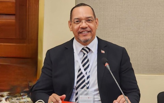 Director de Defensa Pública participa en debate sobre inclusión de enfoque sensible al género en políticas sobre drogas y alternativas al encarcelamiento