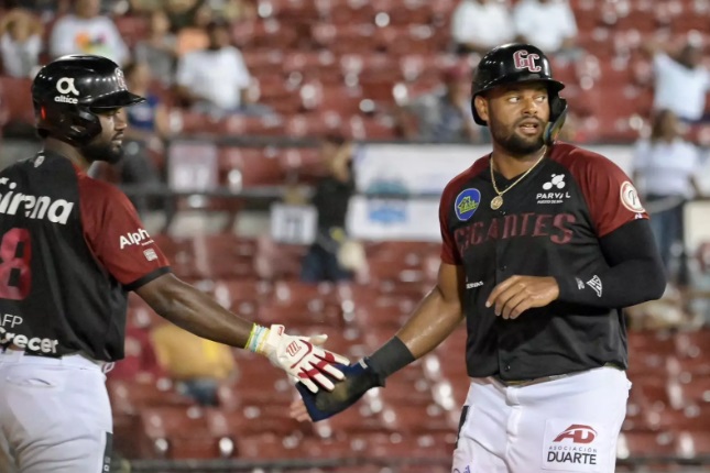 Diego Hernández batea triple y dos sencillos