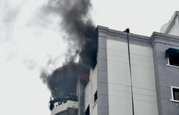 Sofocan fuego en torre del sector Evaristo Morales que «no tiene sistema contra incendio»