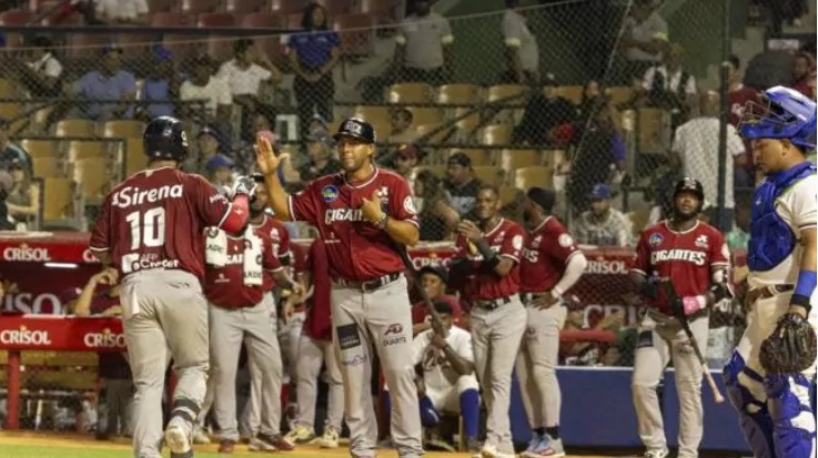 Los Gigantes se estrenan mandando al Licey al sótano