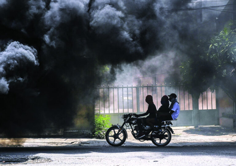 Reportaje- Masacre en Haití provoca Primer Ministro salga para África a buscar ayudas que niegan países ricos