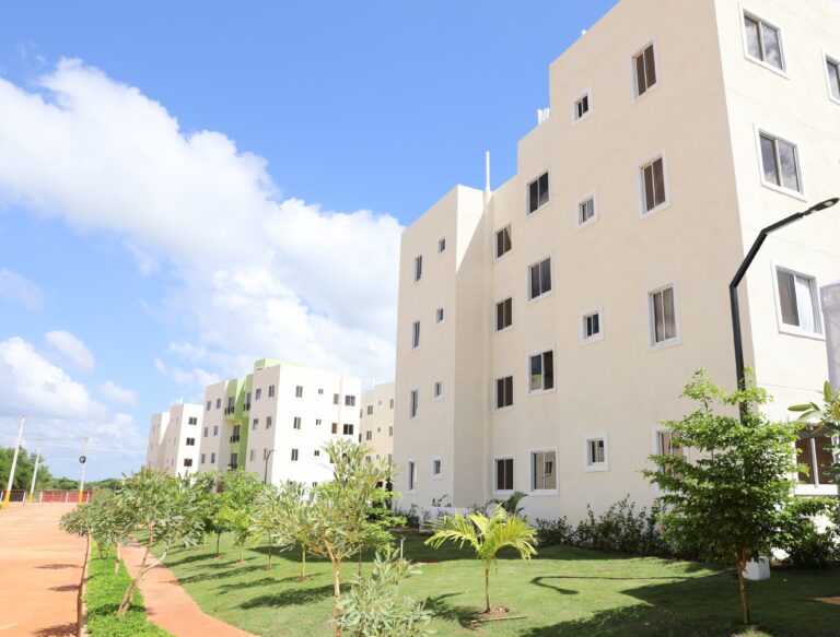 Presidente Abinader entrega 700 nuevos apartamentos del Plan Familia Feliz